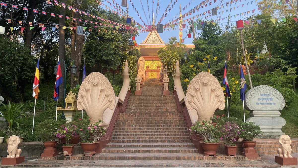 Wat Phnom: A Majestic Landmark of History and Spirituality in Phnom Penh